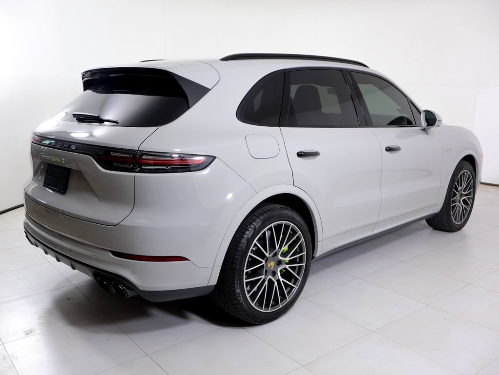Certified 2020 Porsche Cayenne Turbo S AWD/4WD image 32