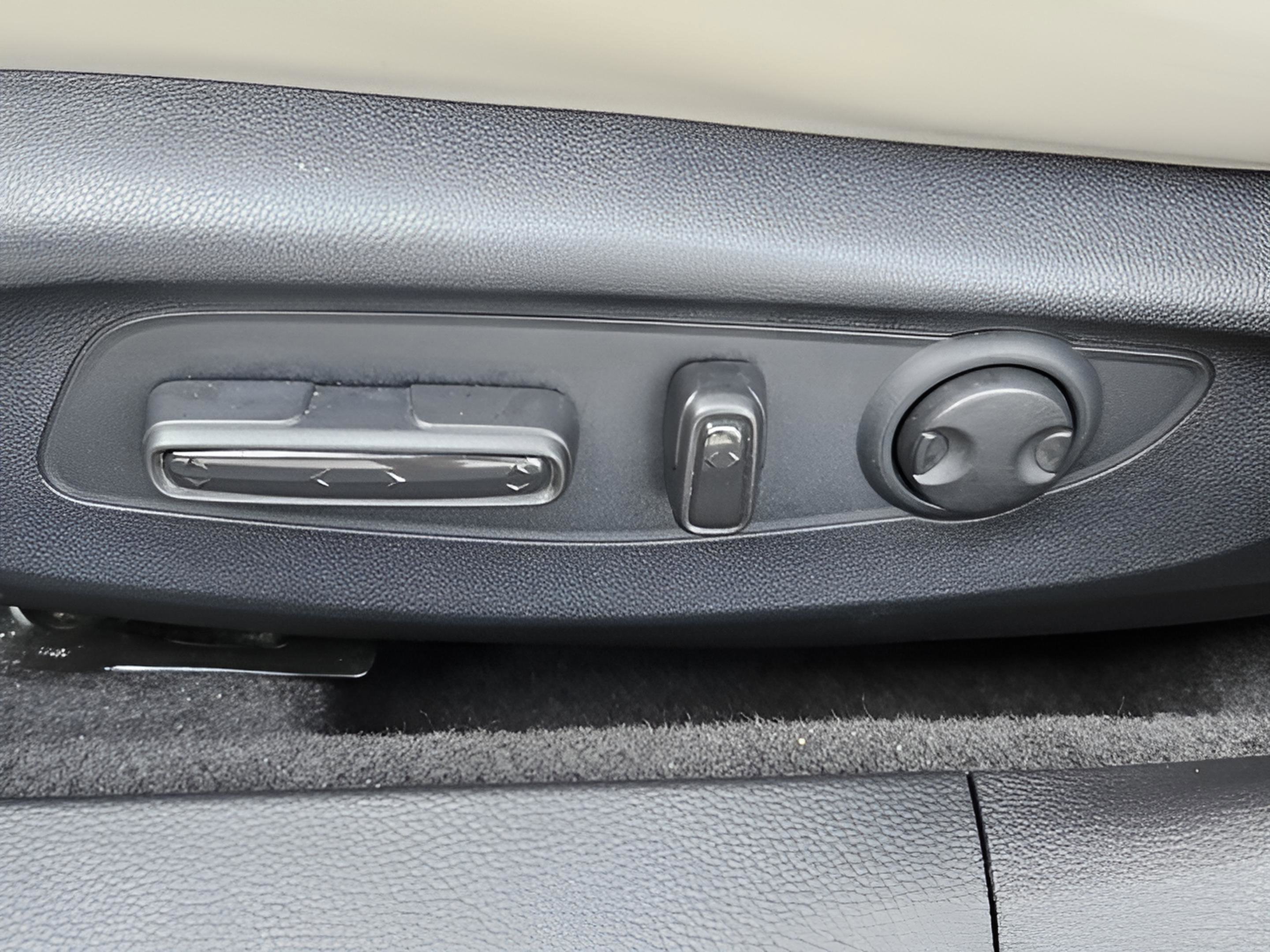 Certified 2025 Honda Accord EX-L image 10