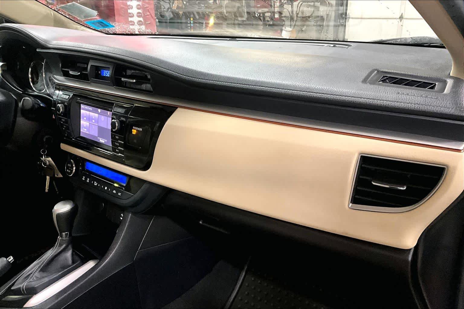 Used 2016 Toyota Corolla LE FWD image 17
