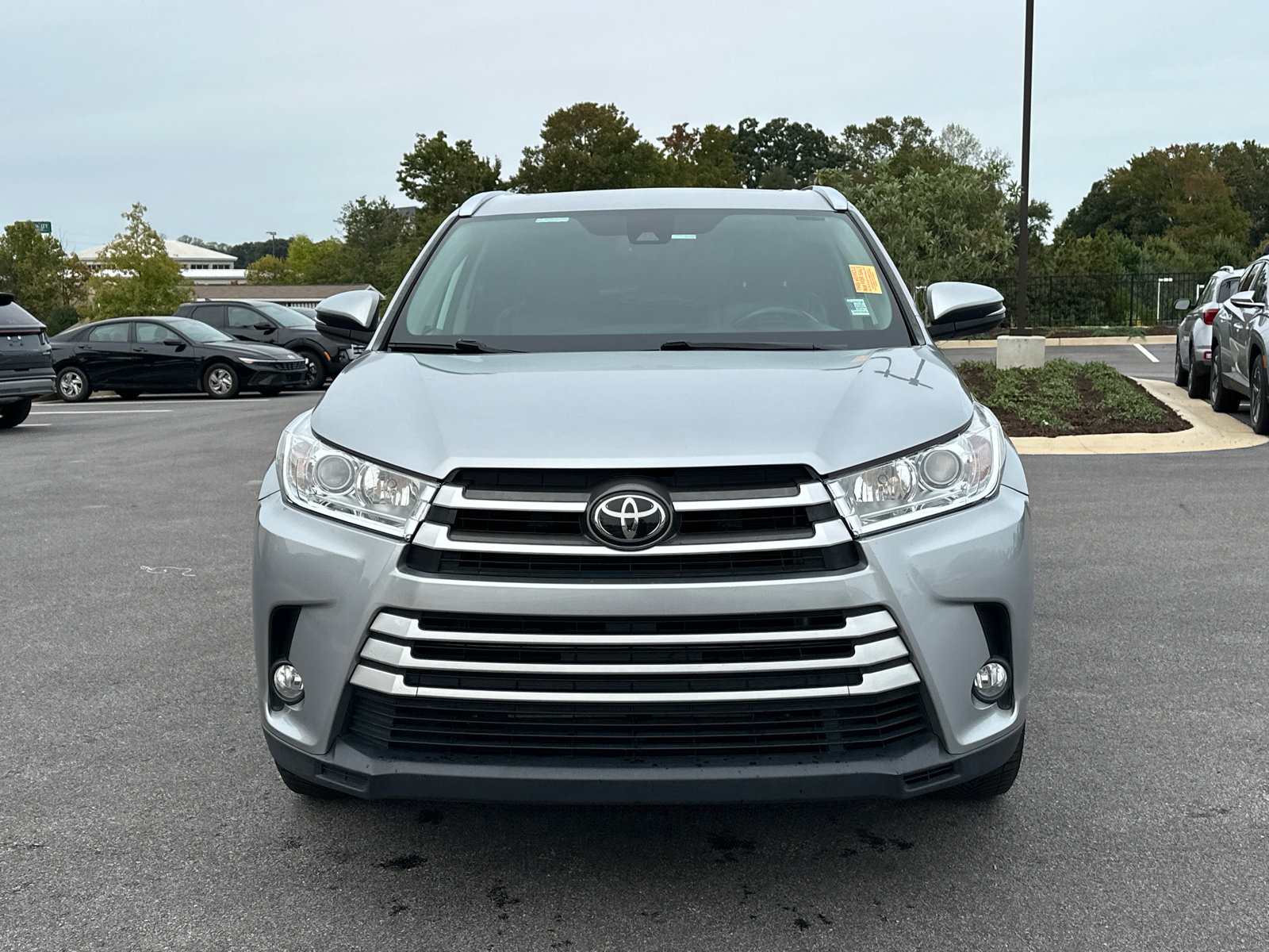 Used 2018 Toyota Highlander XLE FWD image 2