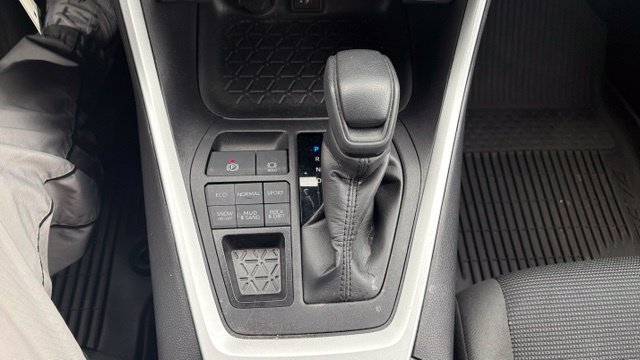 Used 2024 Toyota RAV4 LE AWD/4WD image 18