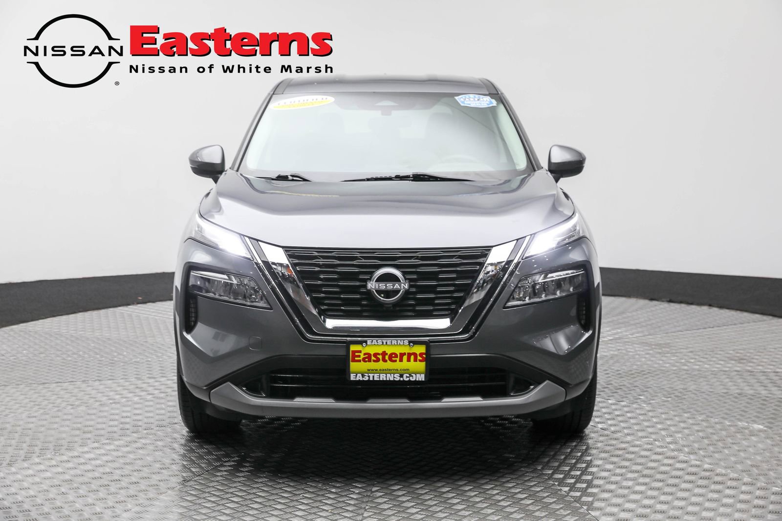 Used 2022 Nissan Rogue SV image 2