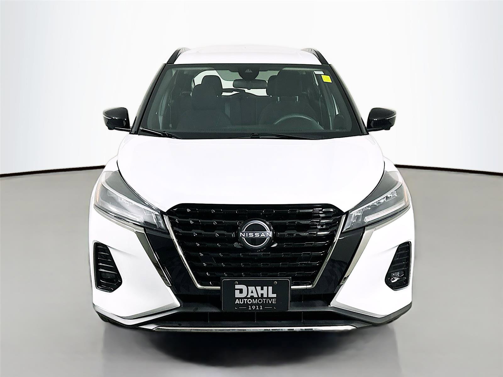 Used 2024 Nissan Kicks SR image 3