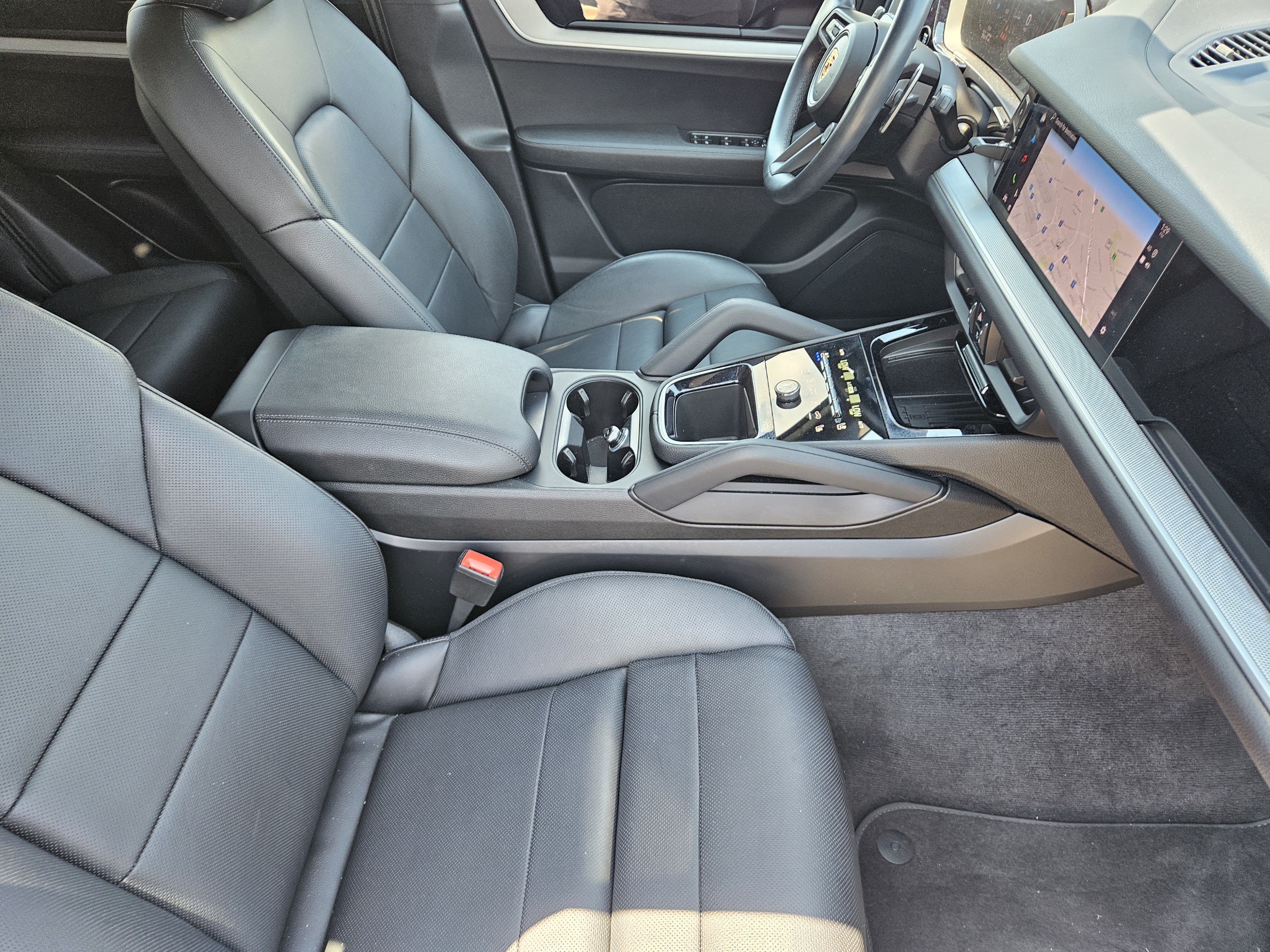 Certified 2024 Porsche Cayenne AWD/4WD image 15