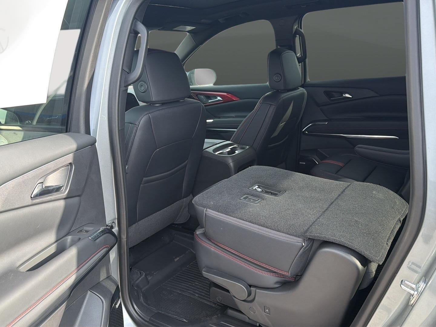 New 2026 Chevrolet Traverse RS w/ LPO, Floor Liner Package AWD/4WD image 12