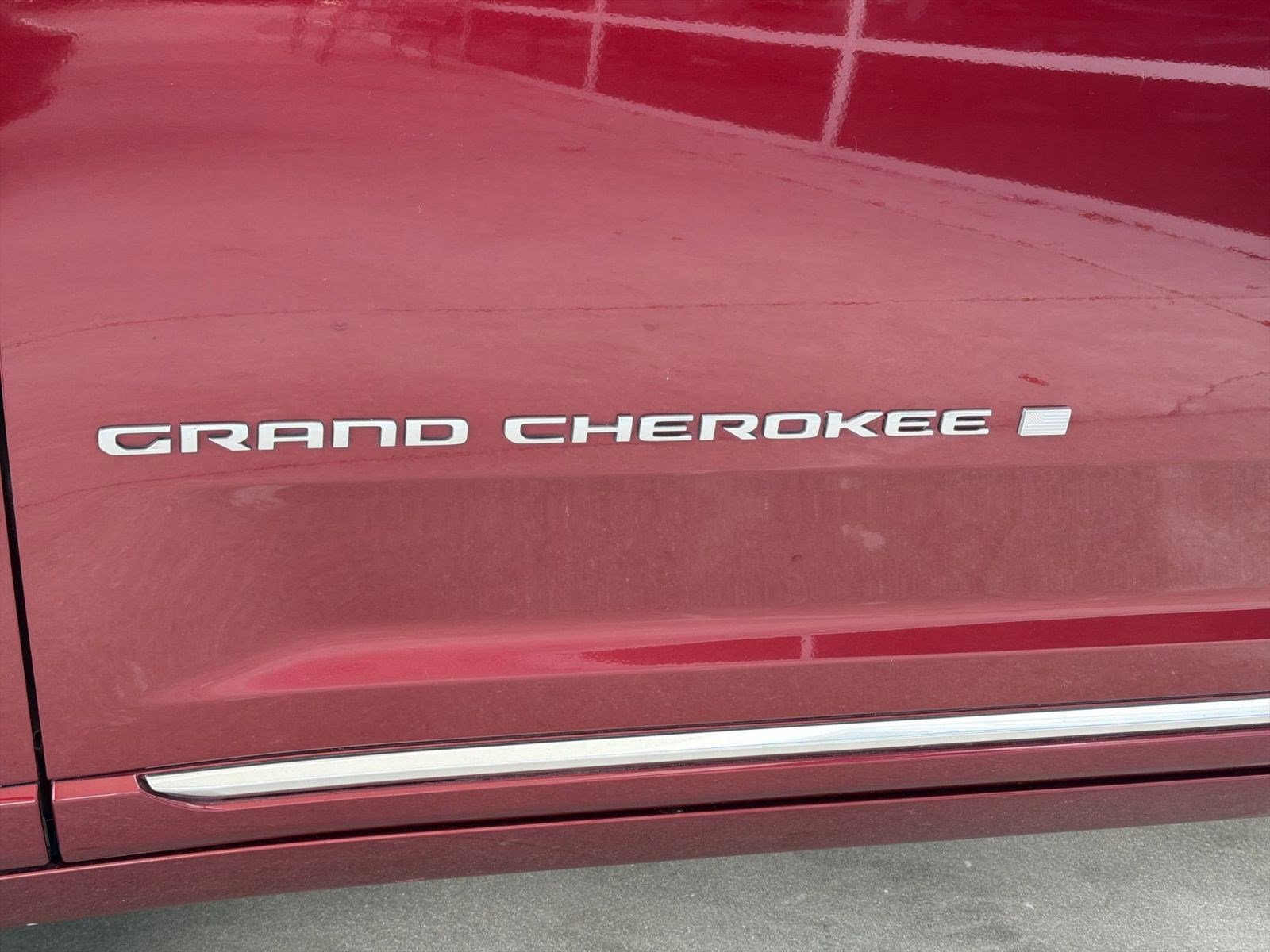Used 2023 Jeep Grand Cherokee Summit w/ Adv Protech Group IV AWD/4WD image 23