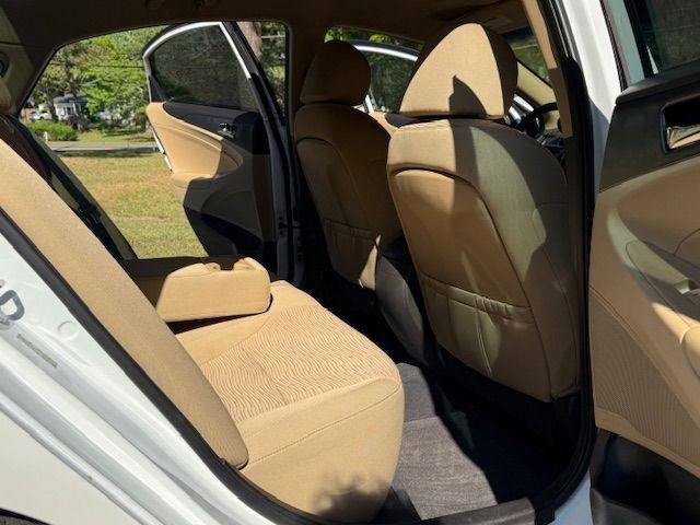 Used 2015 Hyundai Sonata Hybrid image 14