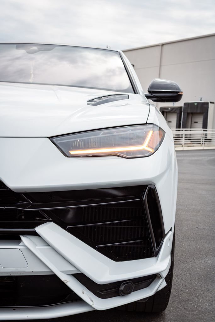 Used 2023 Lamborghini Urus S AWD/4WD image 9