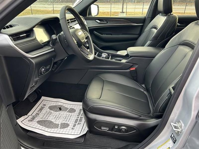 New 2025 Jeep Grand Cherokee L Limited image 14