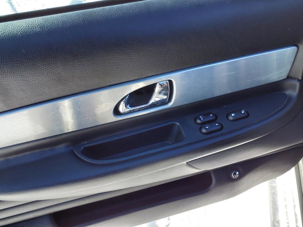 Used 2004 Ford Thunderbird Deluxe image 8