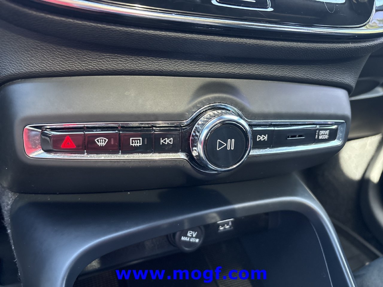 Used 2021 Volvo XC40 T4 R-Design w/ Advanced Package FWD image 6