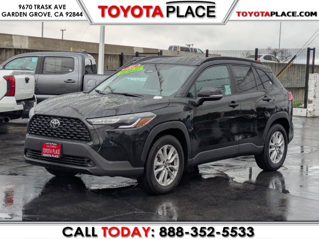 Used 2025 Toyota Corolla Cross LE image 1