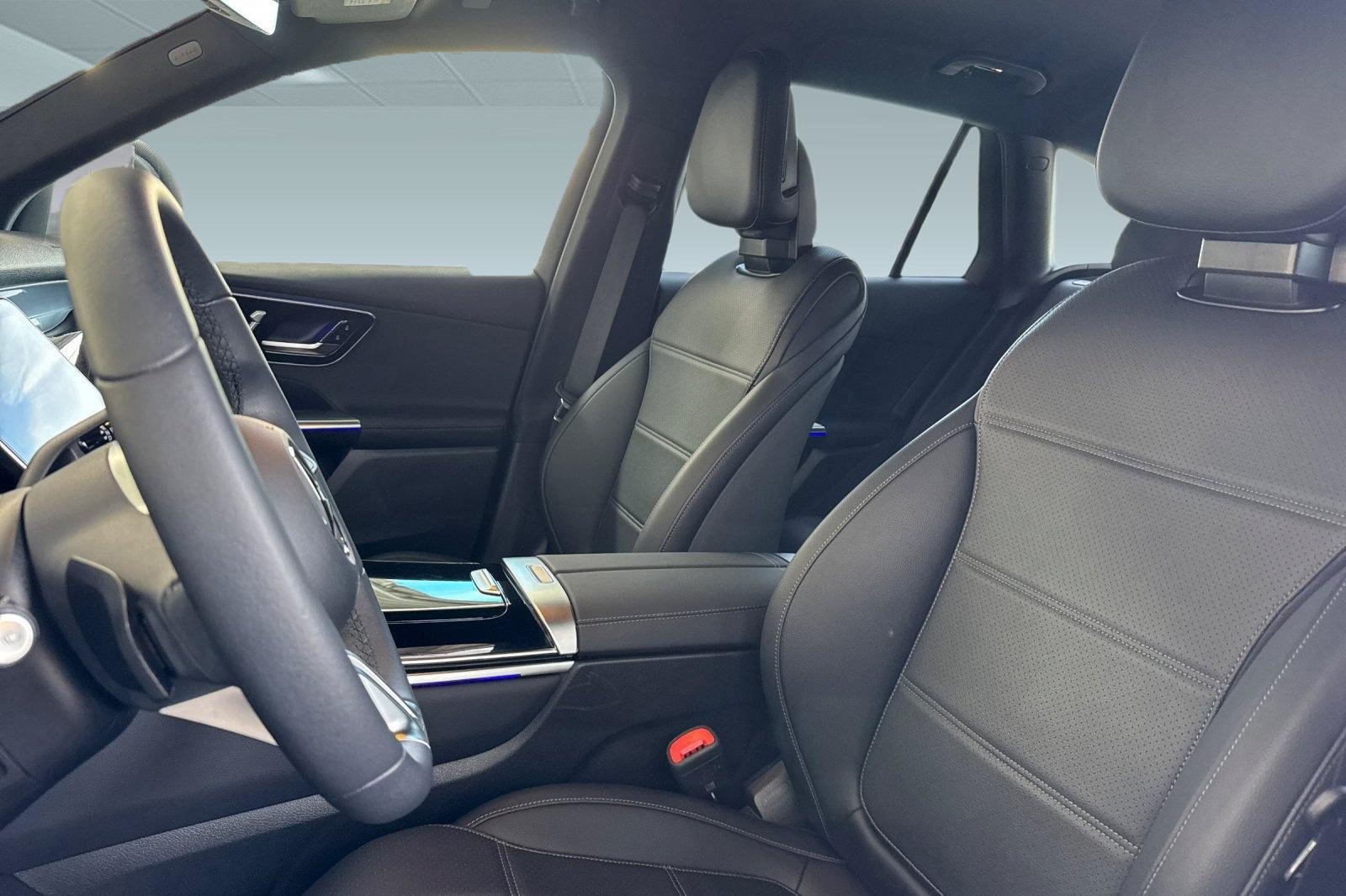 Certified 2025 Mercedes-Benz GLC 300 4MATIC image 5