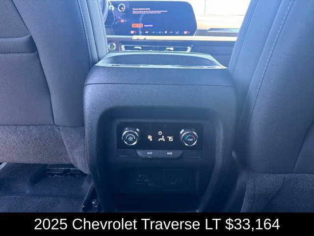 Used 2025 Chevrolet Traverse LT FWD image 26