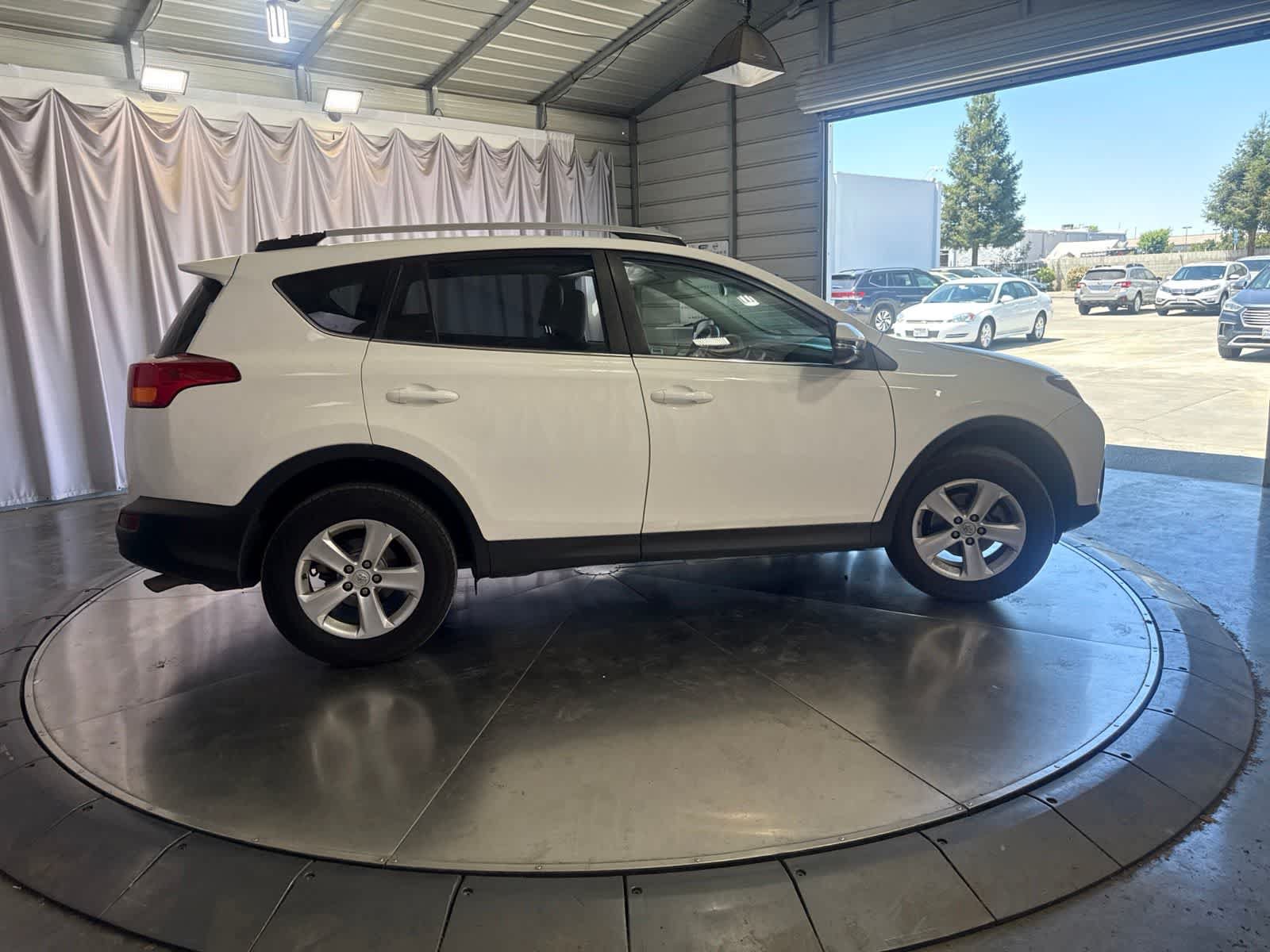 Used 2013 Toyota RAV4 XLE AWD/4WD image 4