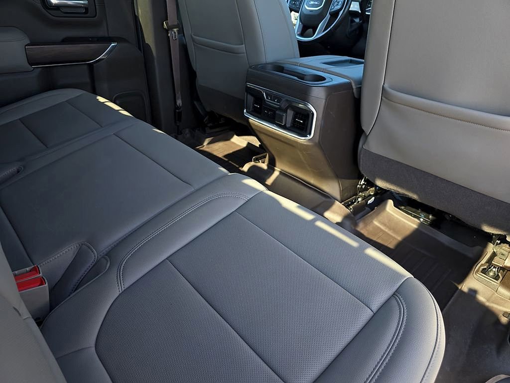 Used 2020 GMC Sierra 1500 SLT RWD image 11