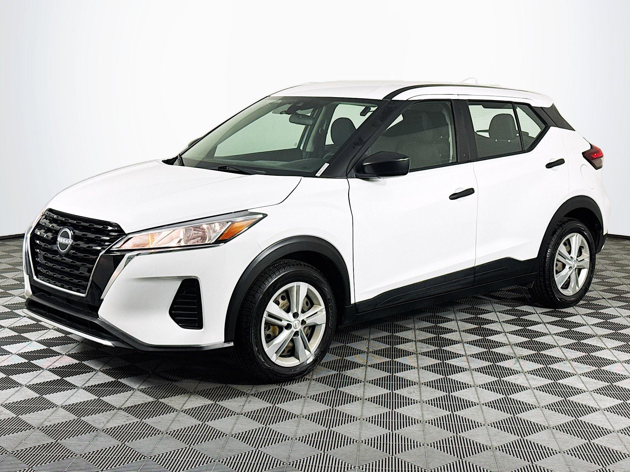 Used 2022 Nissan Kicks S image 4