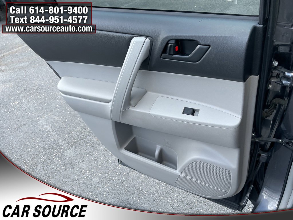 Used 2012 Toyota Highlander FWD image 18
