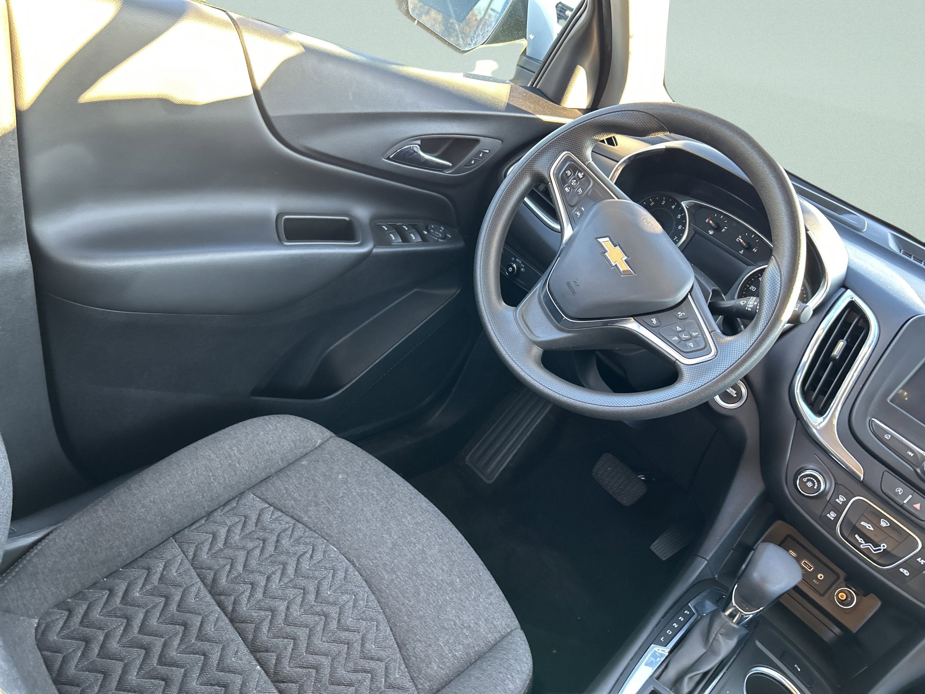 Used 2023 Chevrolet Equinox LT w/ LPO, Floor Liner Package image 40