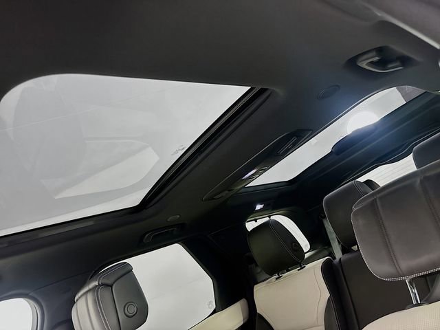 Used 2023 Land Rover Discovery Metropolitan Edition image 14