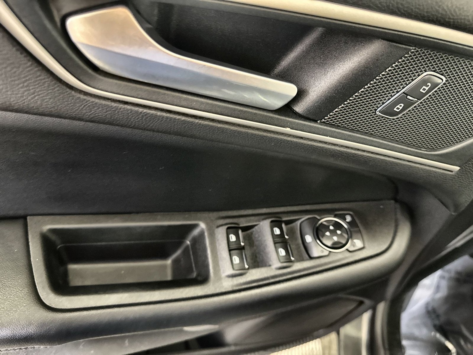 Used 2020 Ford Edge SEL w/ Convenience Package image 15