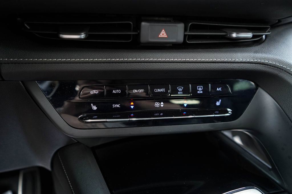Used 2023 Buick Envision Essence FWD image 21