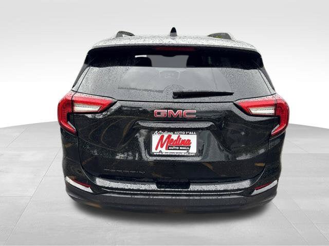 Used 2024 GMC Terrain SLE w/ Driver Convenience Package FWD image 6