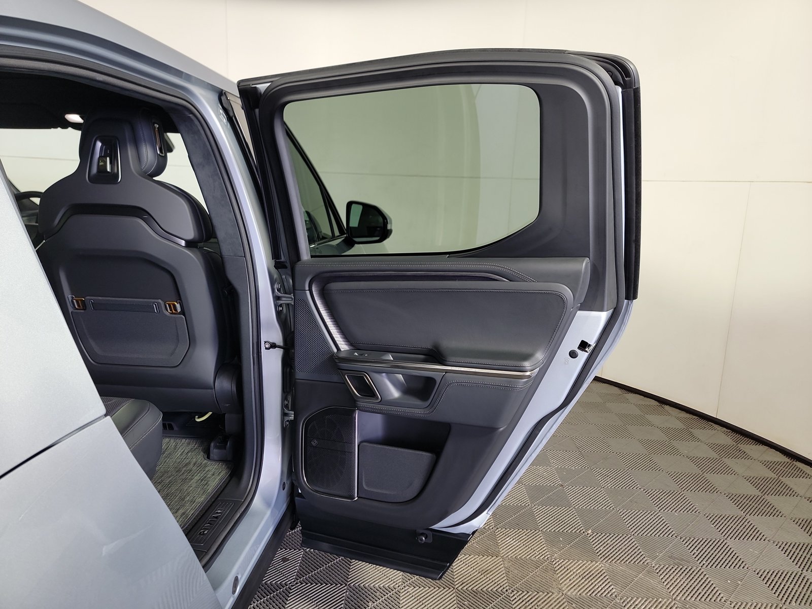 Used 2024 Rivian R1T Adventure Dual AWD/4WD image 19
