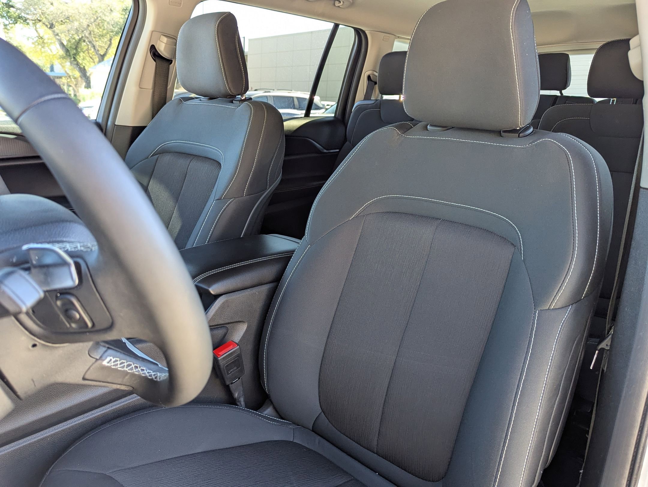 Used 2023 Jeep Grand Cherokee L Laredo image 13