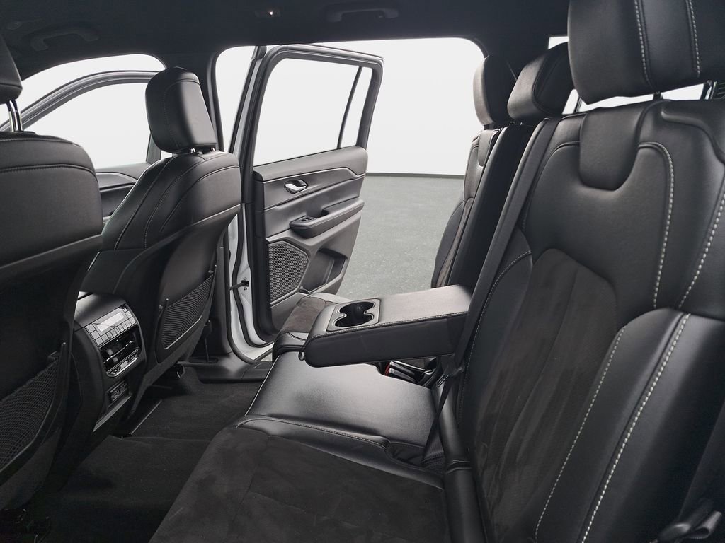 Certified 2024 Jeep Grand Cherokee L Laredo AWD/4WD image 17