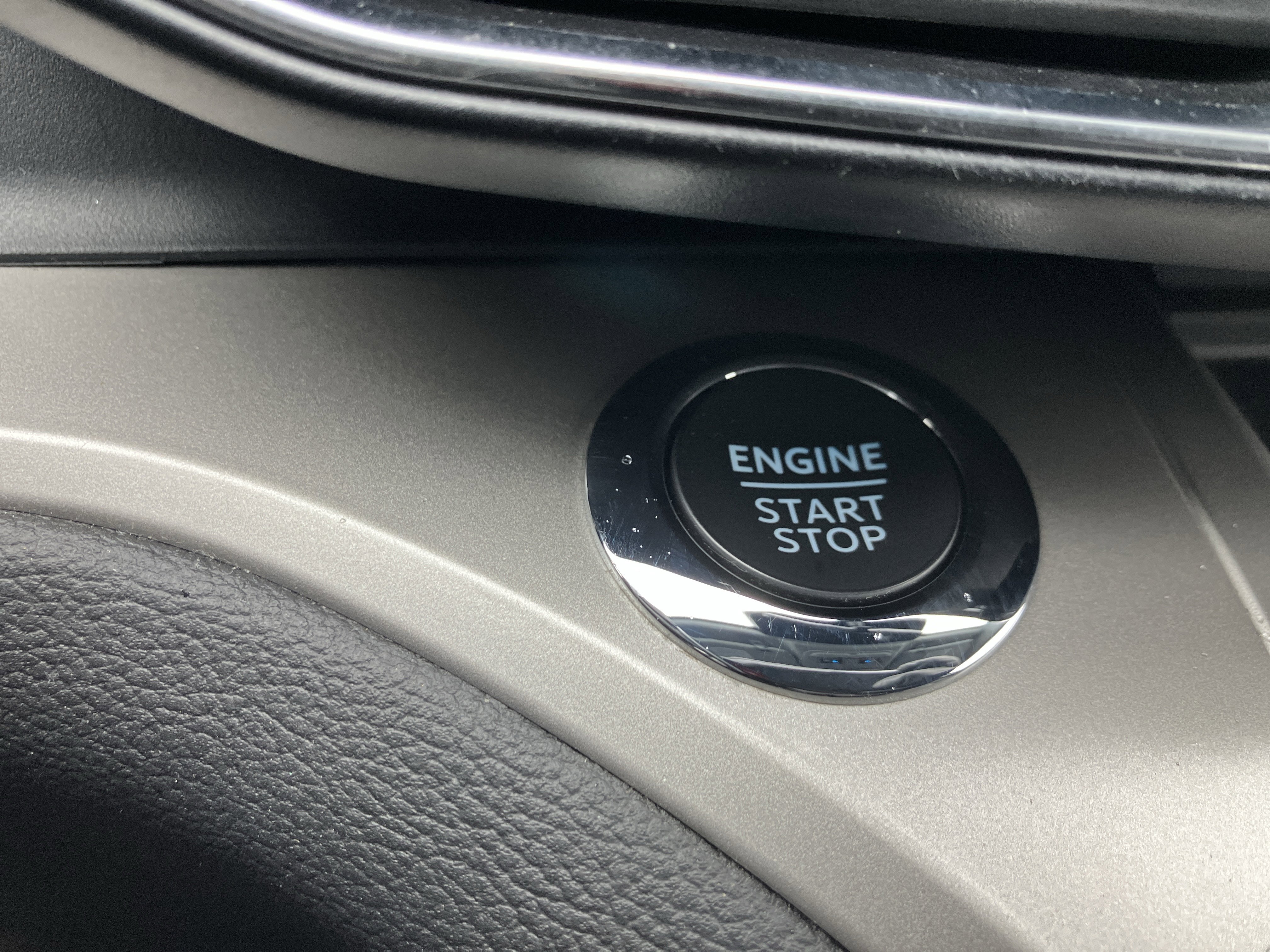 Certified 2022 Ford Explorer XLT w/ Equipment Group 202A image 25