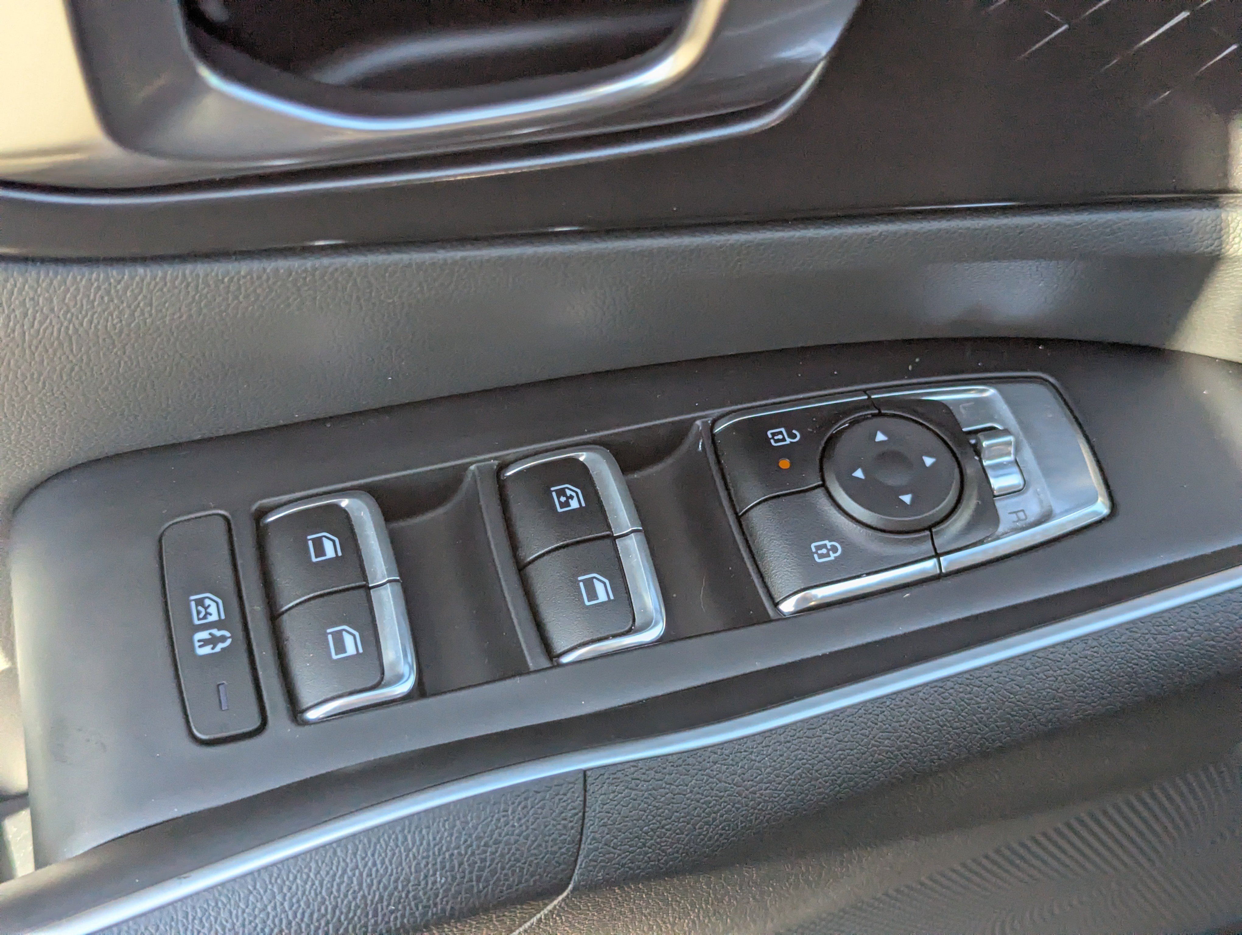 Certified 2025 Kia Sorento LX image 22