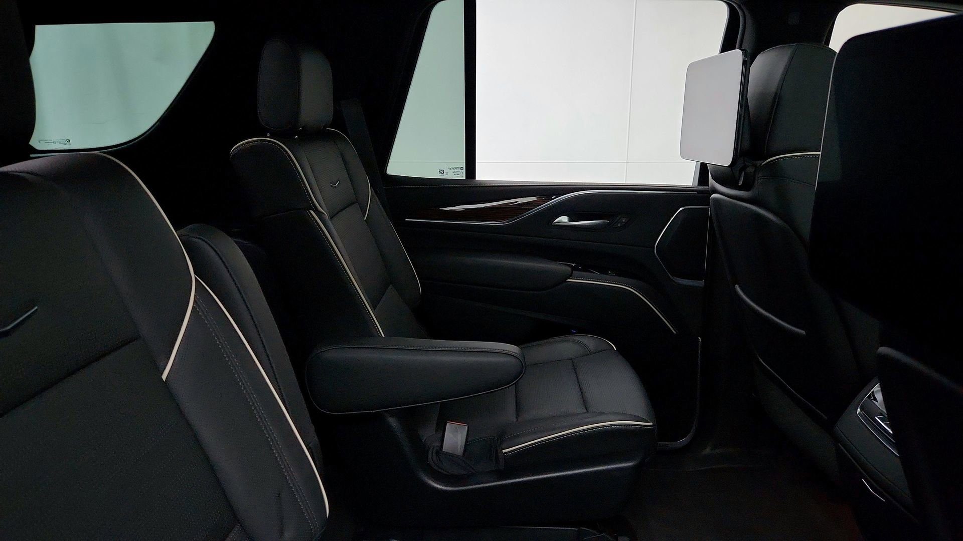 Certified 2023 Cadillac Escalade Premium Luxury AWD/4WD image 29