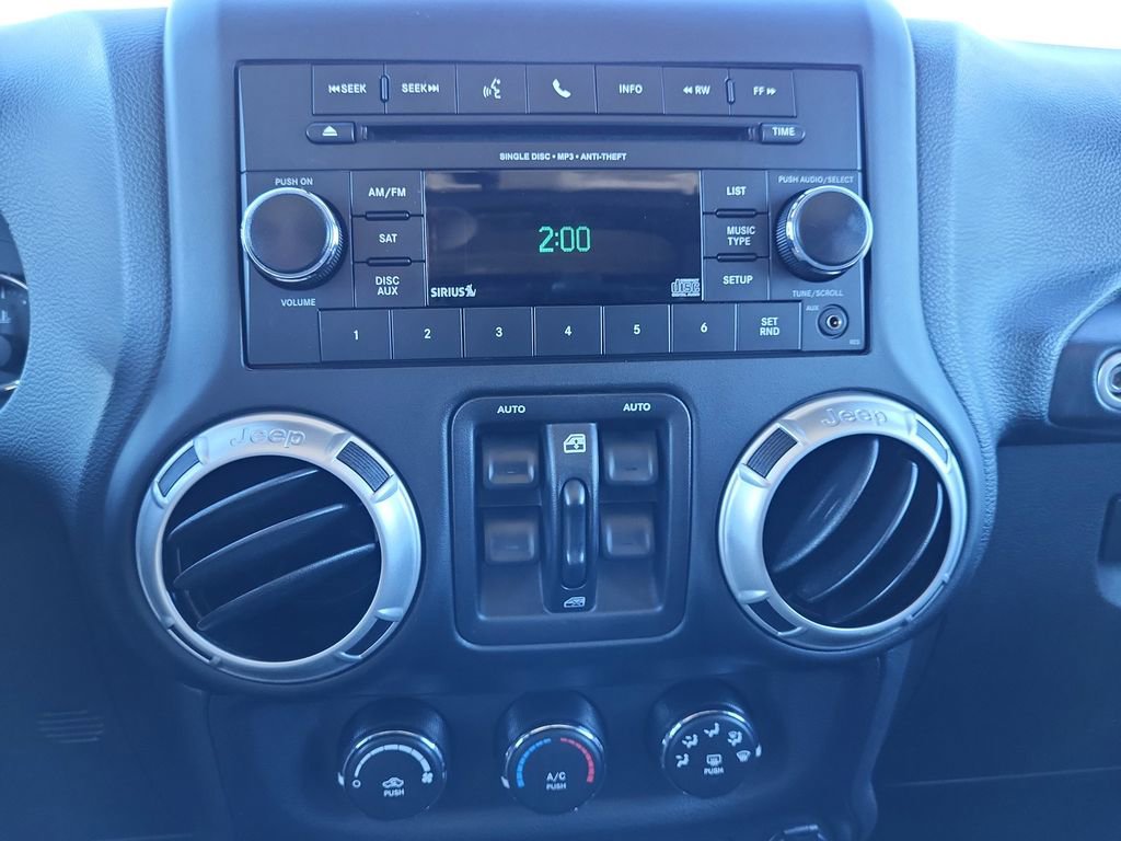 Used 2017 Jeep Wrangler Unlimited Sahara w/ Connectivity Group AWD/4WD image 19