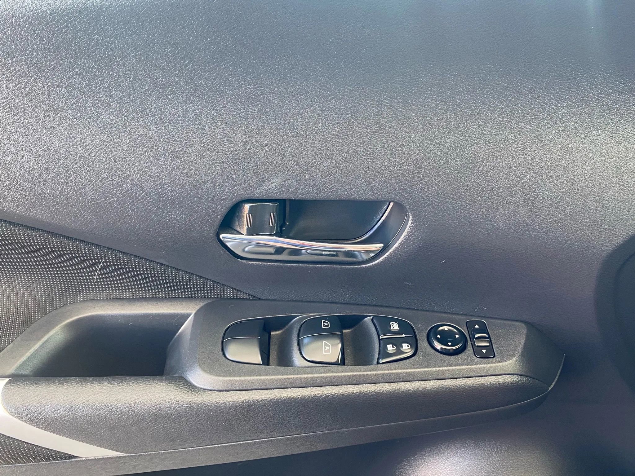 Used 2023 Nissan Kicks SV image 18
