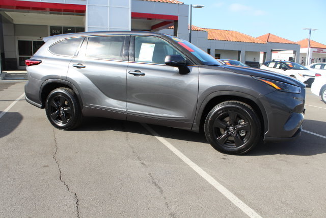 Used 2022 Toyota Highlander LE FWD image 20