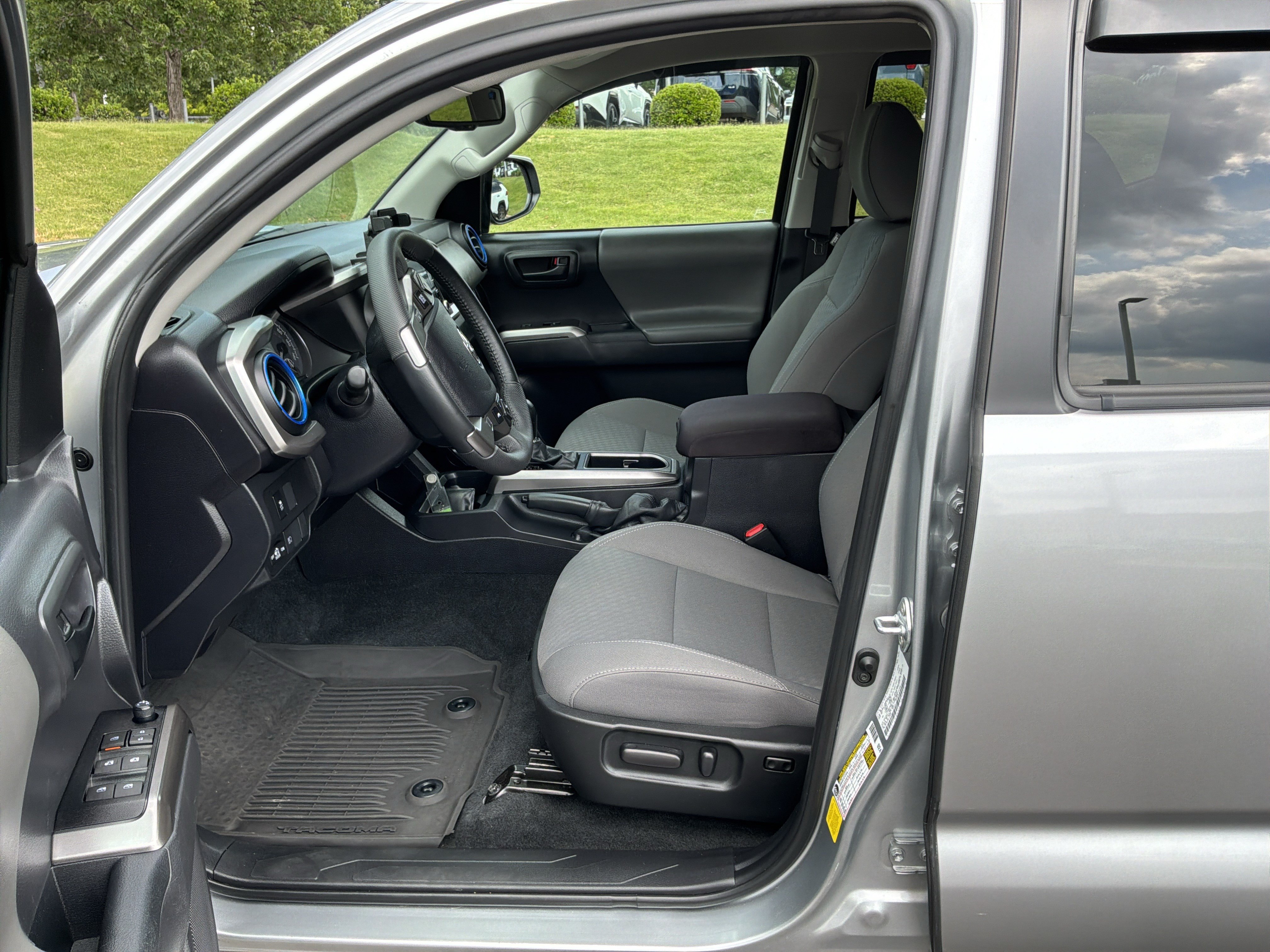 Used 2023 Toyota Tacoma SR5 RWD image 16