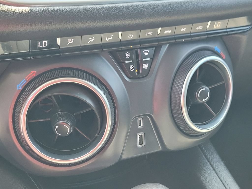 Used 2020 Chevrolet Blazer LT FWD image 23