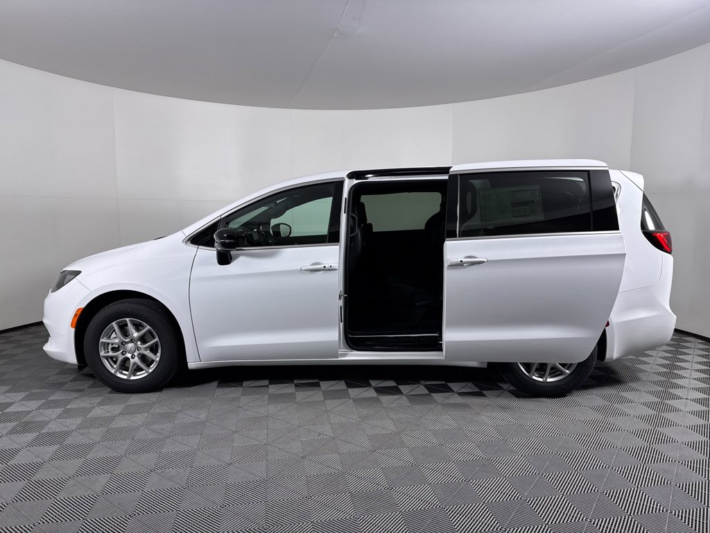 New 2026 Chrysler Voyager LX FWD image 13