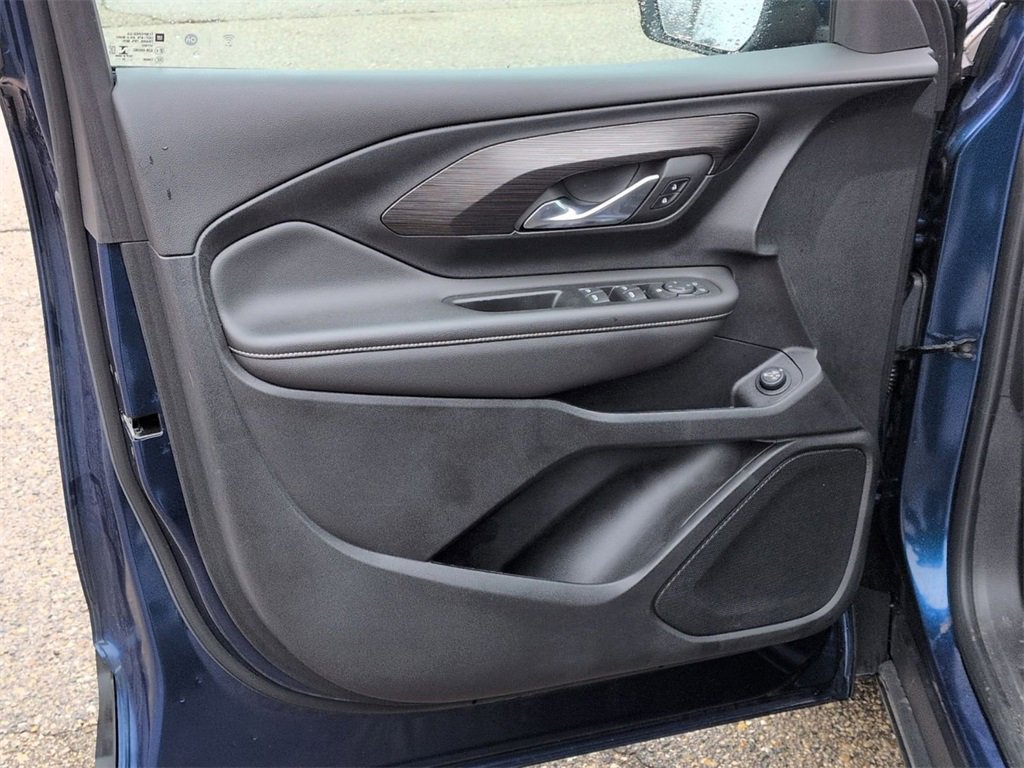 Used 2023 GMC Terrain SLE w/ Driver Convenience Package image 14