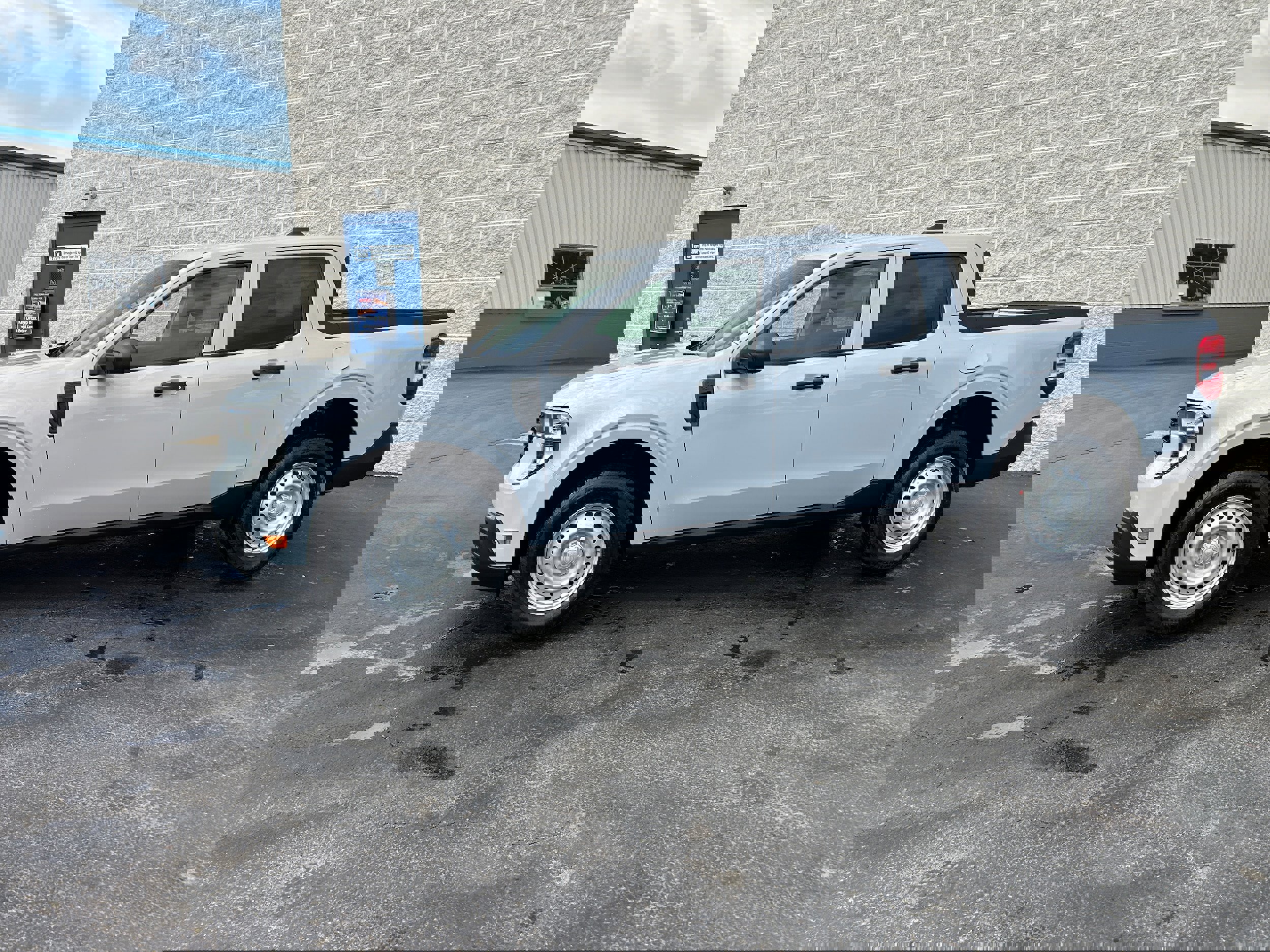 New 2025 Ford Maverick XL image 6