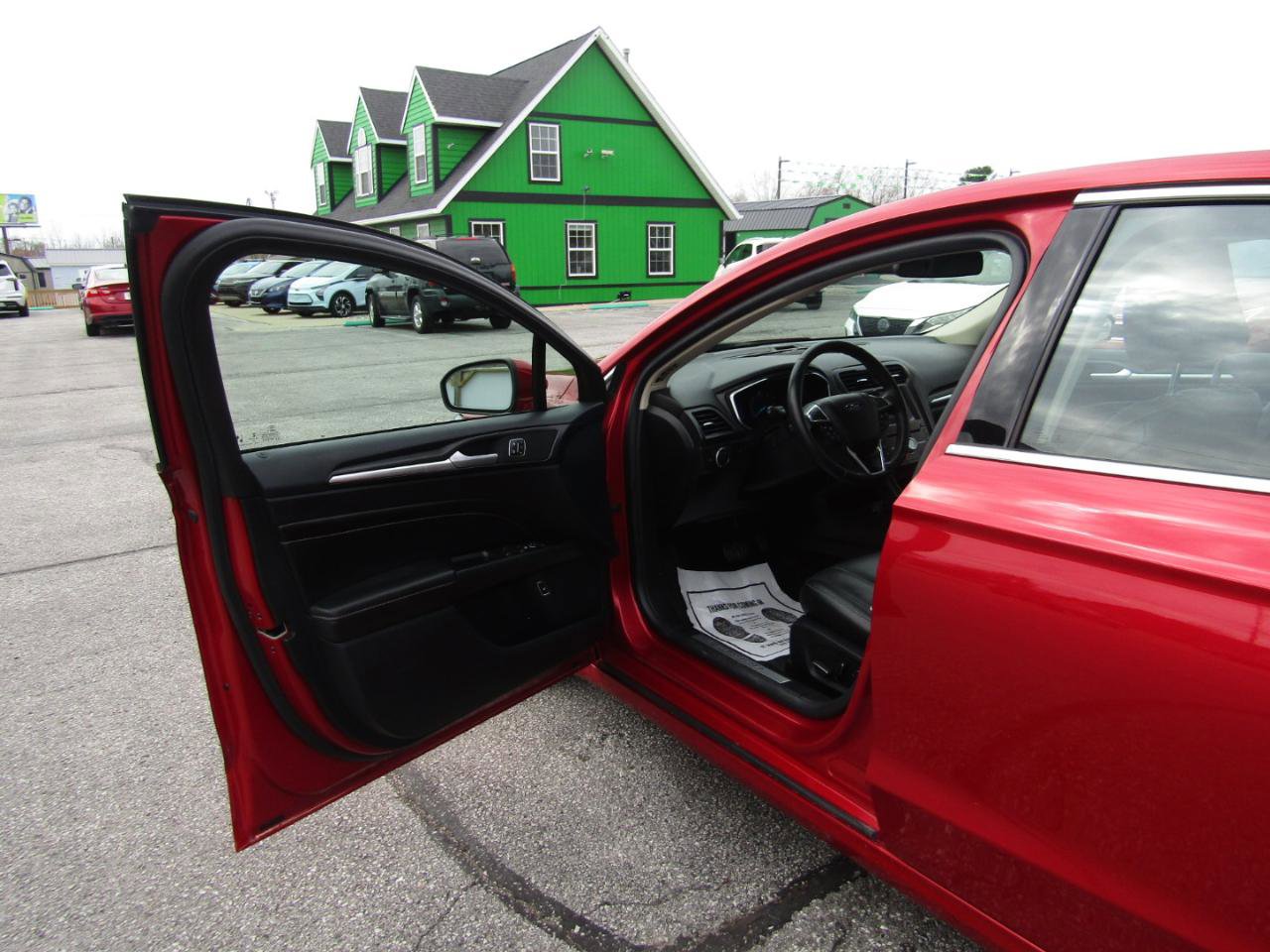 Used 2020 Ford Fusion Energi Titanium FWD image 17