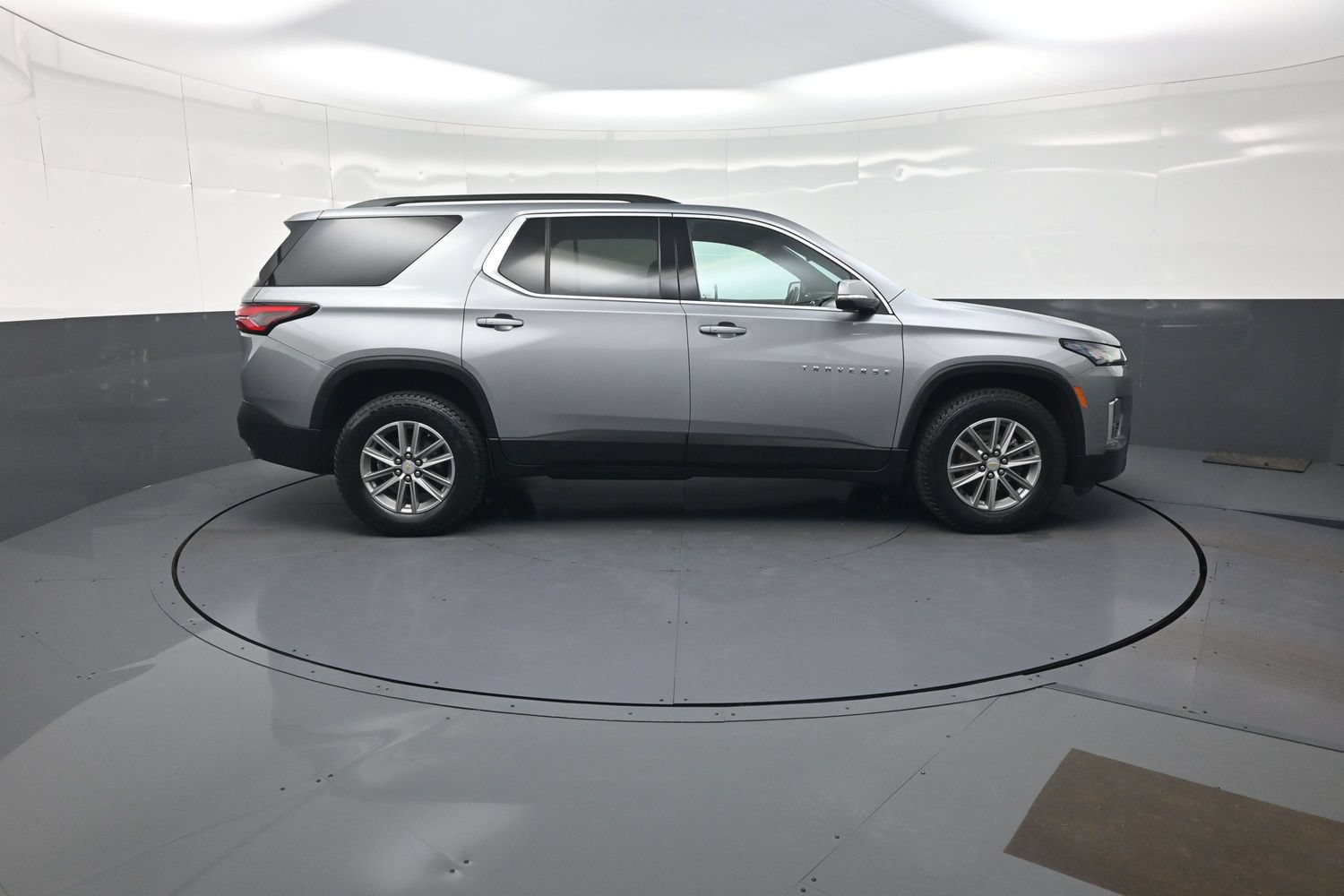Used 2023 Chevrolet Traverse LT AWD/4WD image 2