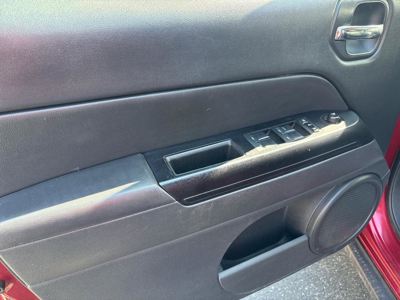 Used 2014 Jeep Patriot High Altitude FWD image 8