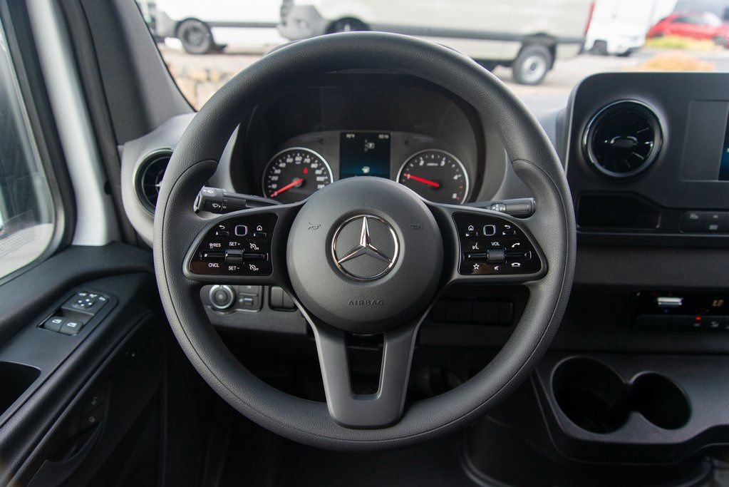 Used 2024 Mercedes-Benz Sprinter 2500 image 38