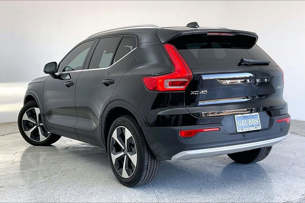 Used 2023 Volvo XC40 B5 Plus w/ Protection Package Premier image 17