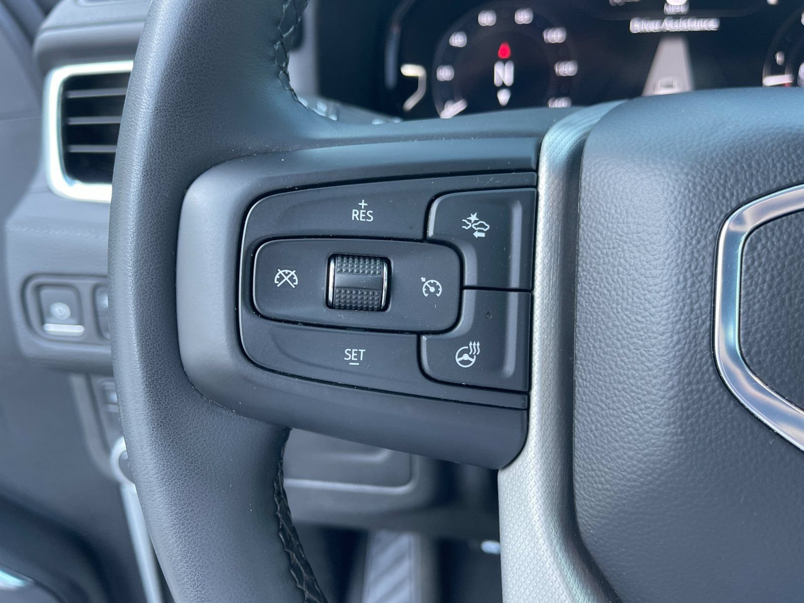 Used 2024 GMC Yukon Denali AWD/4WD image 31