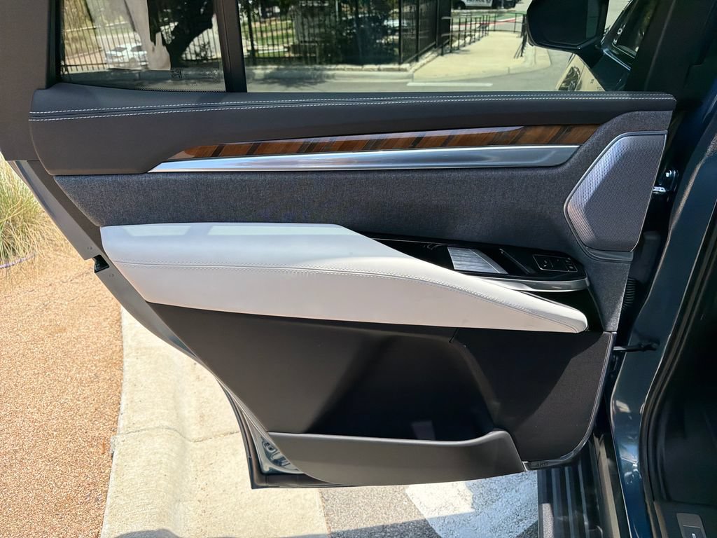 Certified 2025 Cadillac Escalade Sport Platinum AWD/4WD image 34