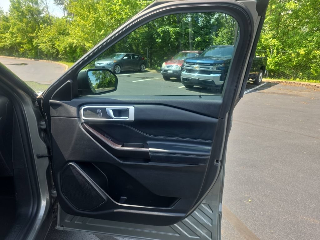 Used 2020 Ford Explorer XLT w/ Equipment Group 202A AWD/4WD image 38