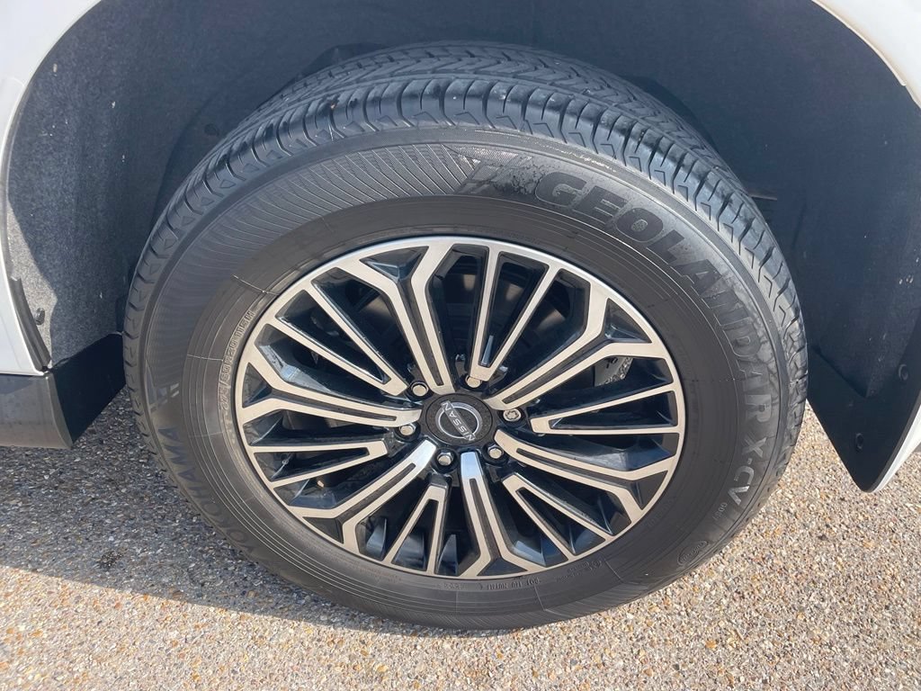 Certified 2025 Nissan Armada Platinum RWD image 18